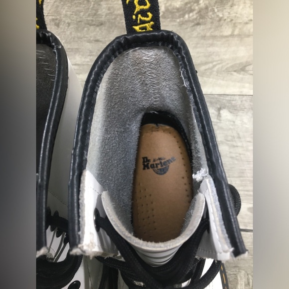 Doc Martens White Womens 1460 11822 Smooth Leather Virginia Boots Size UK 7 US 9 - Picture 10 of 12